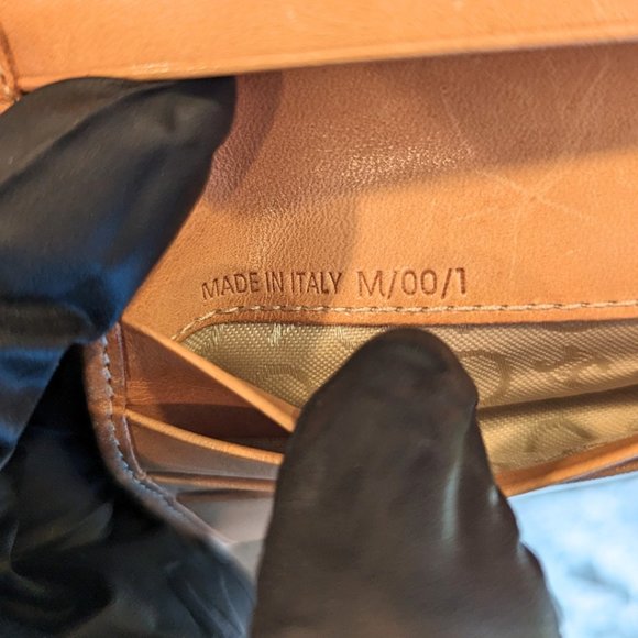 Beautiful Céline Vintage Monogram Black Suede Leather Bi-Fold Snap Wallet M/00/1 - Picture 13 of 14